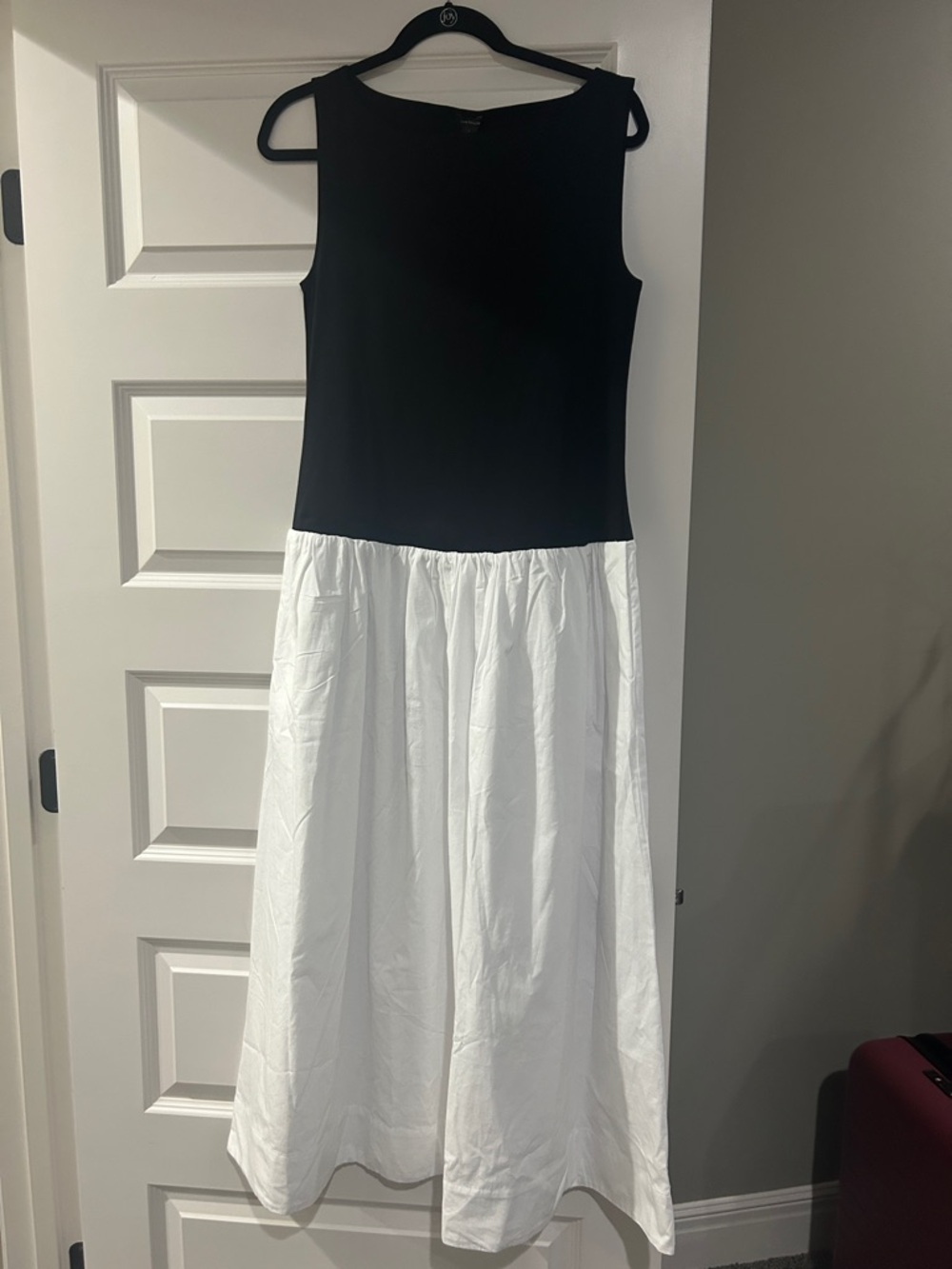 Ann Taylor Black and White Sleeveless Drop-Waist Dress